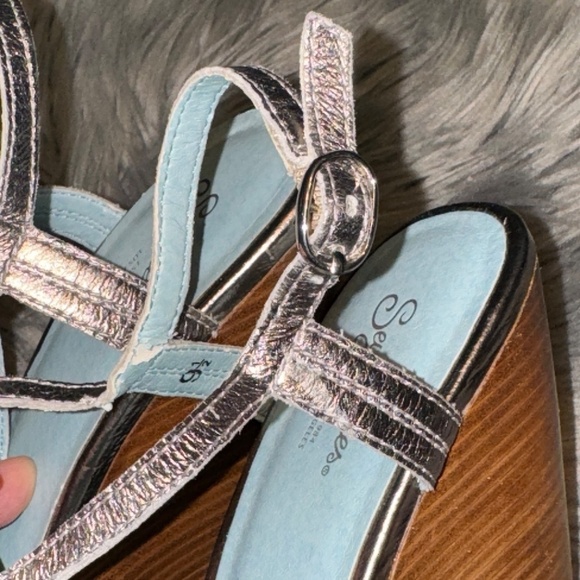 EUC Anthropologie Seychelles Worth It Silver Metallic Wedge Sandals Size 9.5 - Picture 6 of 10